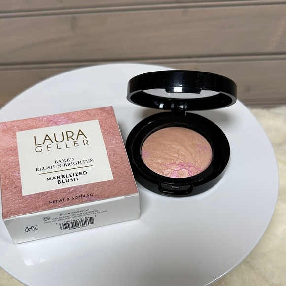 Laura Geller Other - Laura Geller Baked Marbleized Blush in Ethereal Rose. With brush.